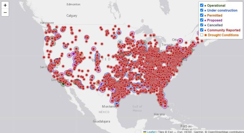 Carte des data centers aux USA. Sur fond gris, des points rouges indiquent les data centers.